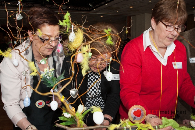 20150322 frans versteden fotografie - tilburginbeeld FRVE0818.jpg - eet met je hart lunch en creatieve workshop paastakken maken